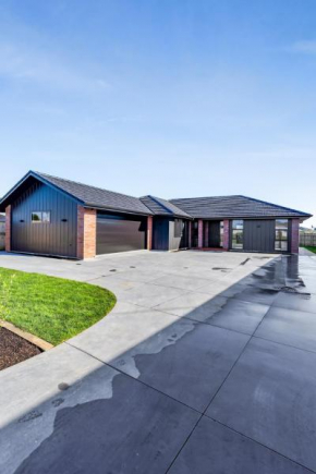 4B2B Family Friendly New build Home, 4 Beds Sleeps 8